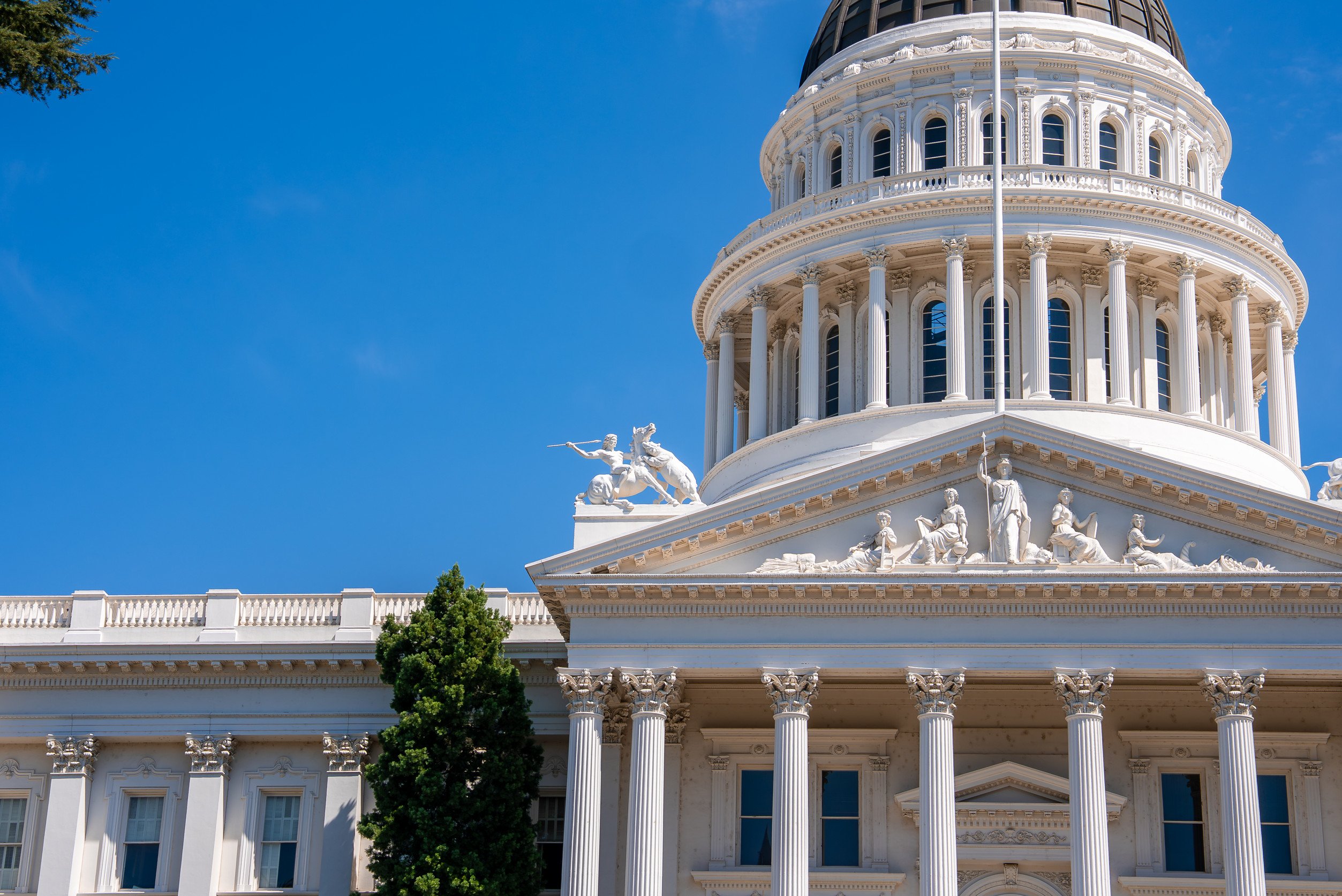 dome of the Califoria state capitol building in Sacramento