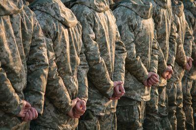 us army soldiers standing shoulder to shoulder
