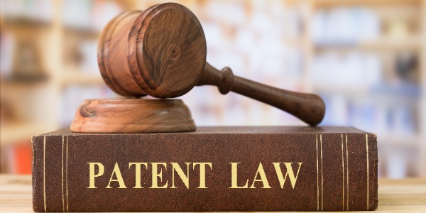 patent-law-books-with-a-judges-gavel-on-desk-in-the-library-concept-of-legal-education